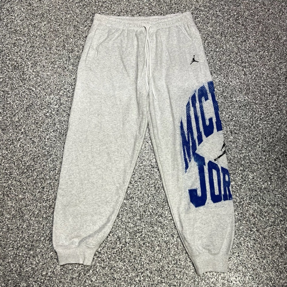 Jordan Brooklyn Collegiate Sweatpants Men's Size M Grey Oversized HV0091-051 NEW